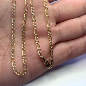 10kt Gold Figaro Chain Necklace. So Pretty 🤩